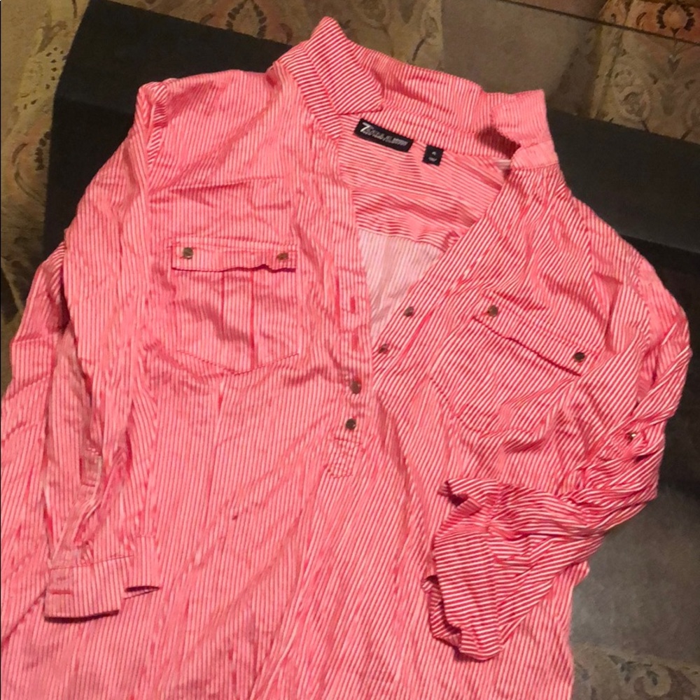Quarter sleeve button down top